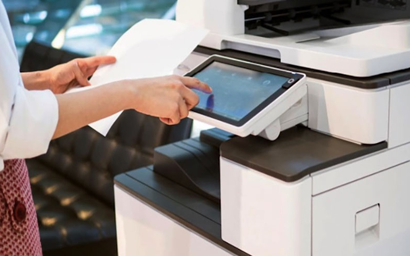 kiểm tra mở nguồn và chạy máy photocopy